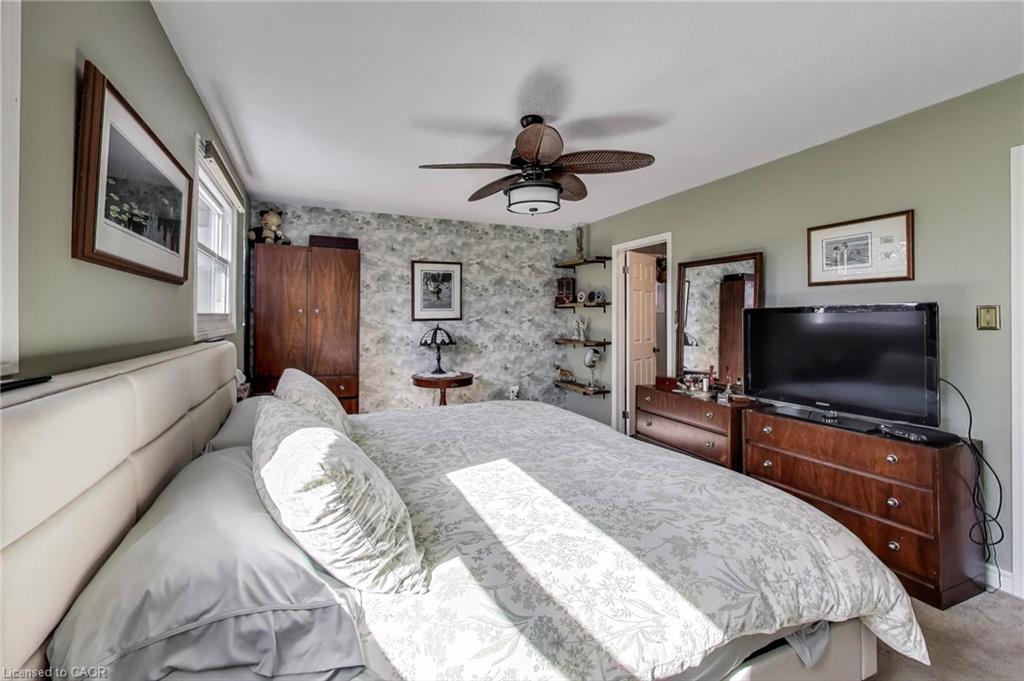 12 Kingsview Drive, Stoney Creek, ON - Indoor Photo Showing Bedroom