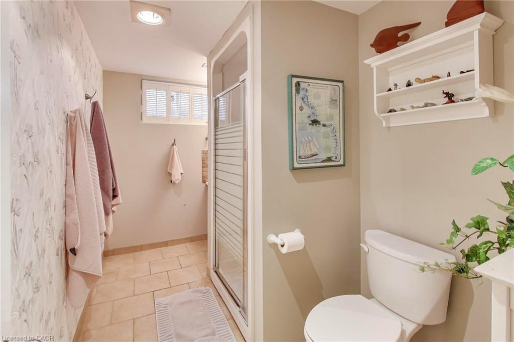 12 Kingsview Drive, Stoney Creek, ON - Indoor Photo Showing Bathroom
