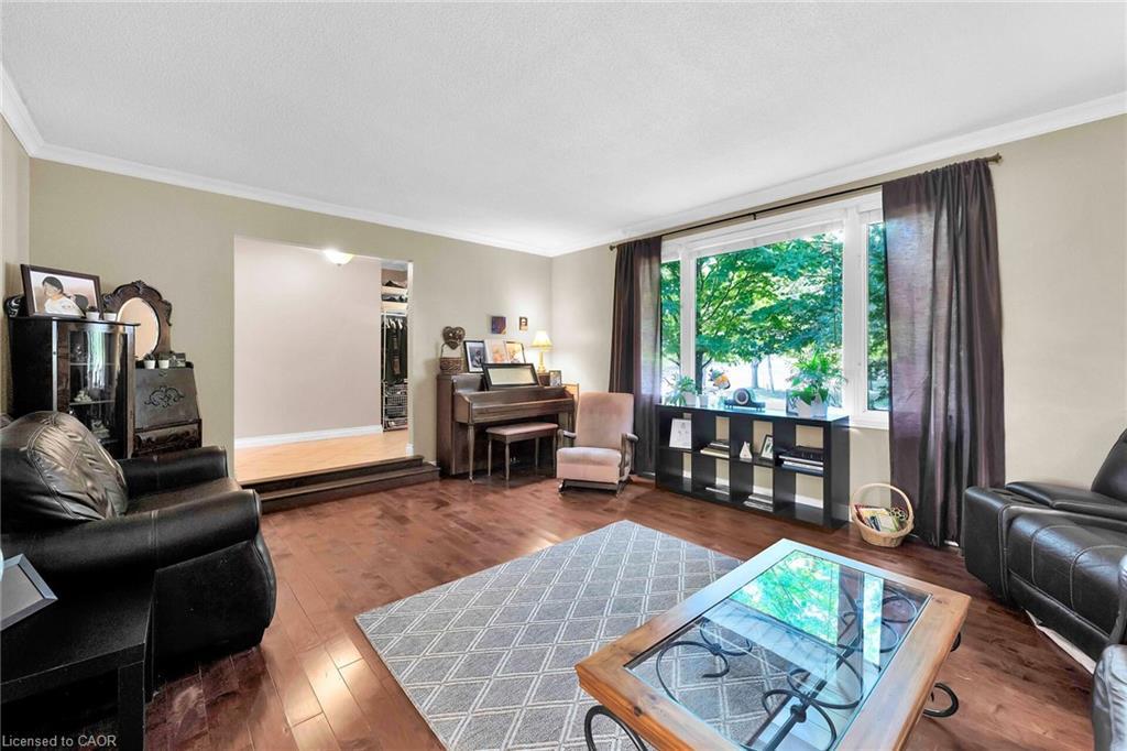757 4Th Line, Caledonia, ON - Indoor Photo Showing Living Room