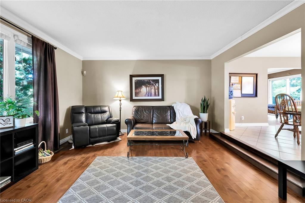 757 4Th Line, Caledonia, ON - Indoor Photo Showing Living Room