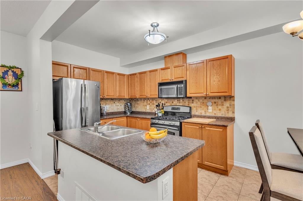 30-170 Dewitt Road, Hamilton, ON - Indoor Photo Showing Kitchen With Double Sink