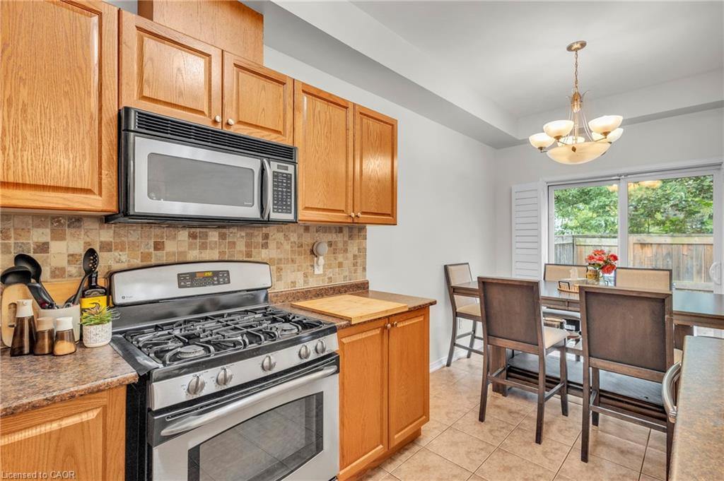 30-170 Dewitt Road, Hamilton, ON - Indoor Photo Showing Kitchen