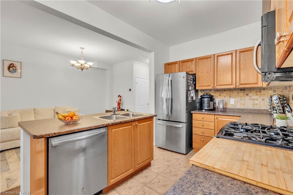 30-170 Dewitt Road, Hamilton, ON - Indoor Photo Showing Kitchen With Stainless Steel Kitchen With Double Sink