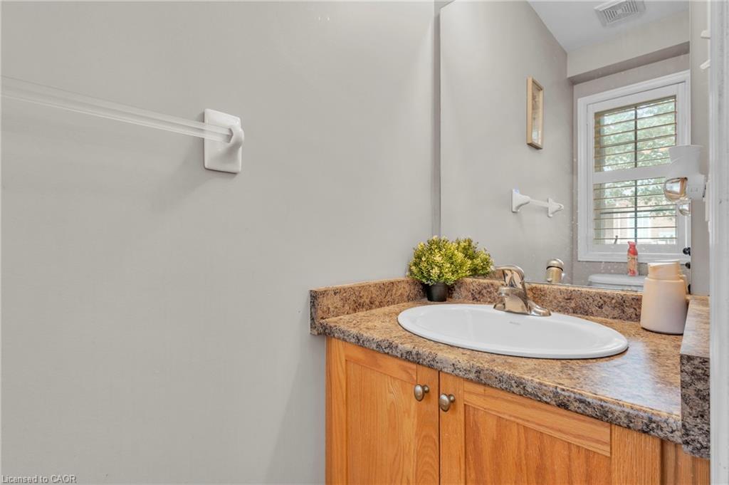 30-170 Dewitt Road, Hamilton, ON - Indoor Photo Showing Bathroom