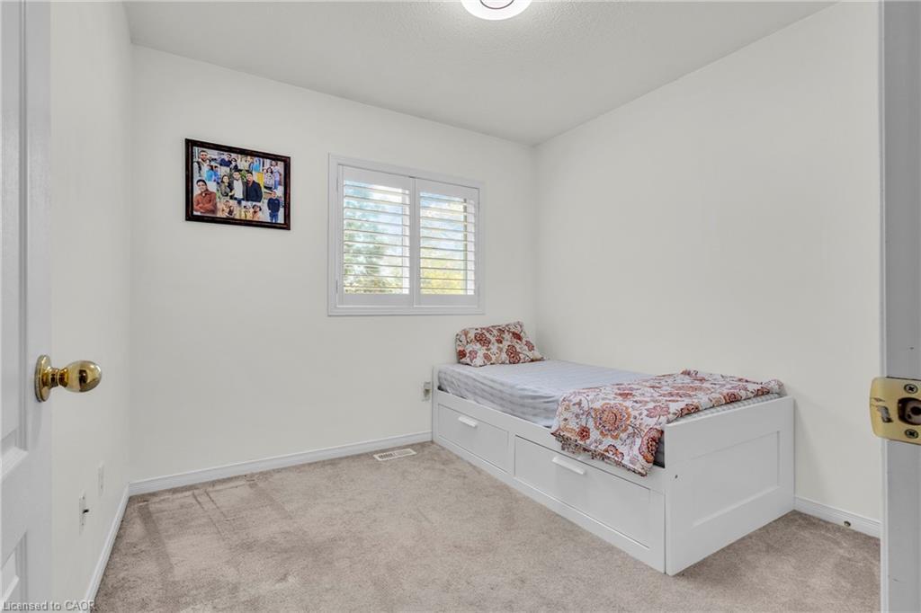 30-170 Dewitt Road, Hamilton, ON - Indoor Photo Showing Bedroom