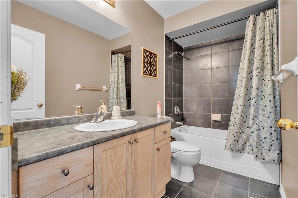30-170 Dewitt Road, Hamilton, ON - Indoor Photo Showing Bathroom