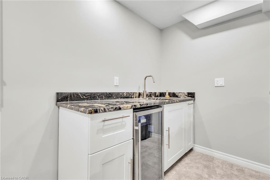 30-170 Dewitt Road, Hamilton, ON - Indoor Photo Showing Kitchen