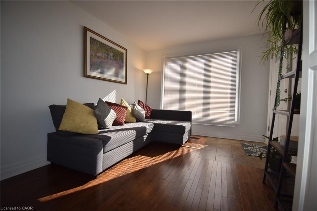 545 Roxborough Avenue, Hamilton, ON - Indoor Photo Showing Living Room
