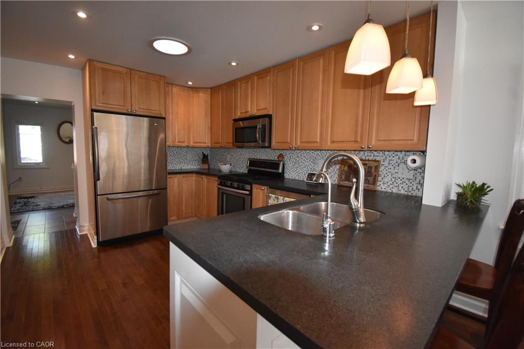 545 Roxborough Avenue, Hamilton, ON - Indoor Photo Showing Kitchen With Double Sink