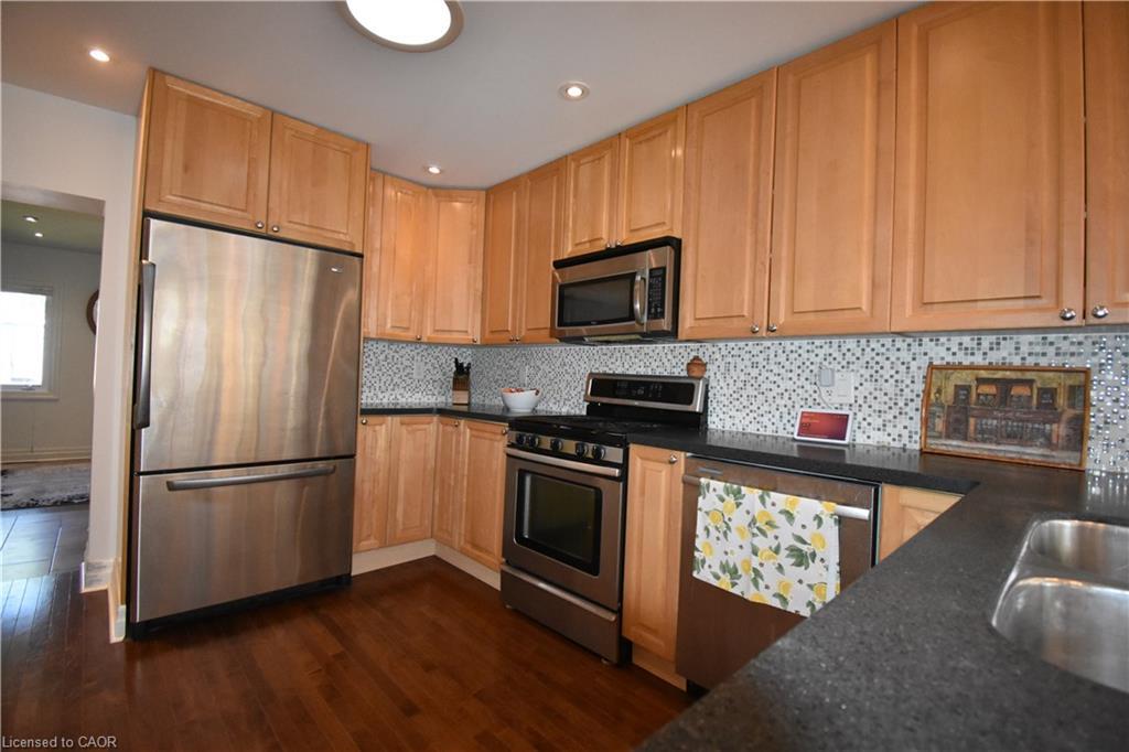 545 Roxborough Avenue, Hamilton, ON - Indoor Photo Showing Kitchen With Double Sink