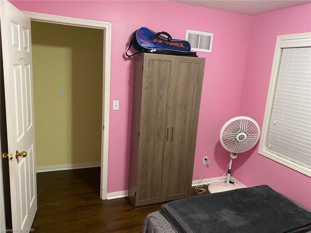 Upper-1025 Barclay Circle, Milton, ON - Indoor Photo Showing Bedroom