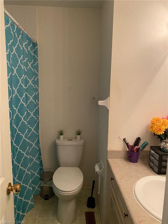 Upper-1025 Barclay Circle, Milton, ON - Indoor Photo Showing Bathroom