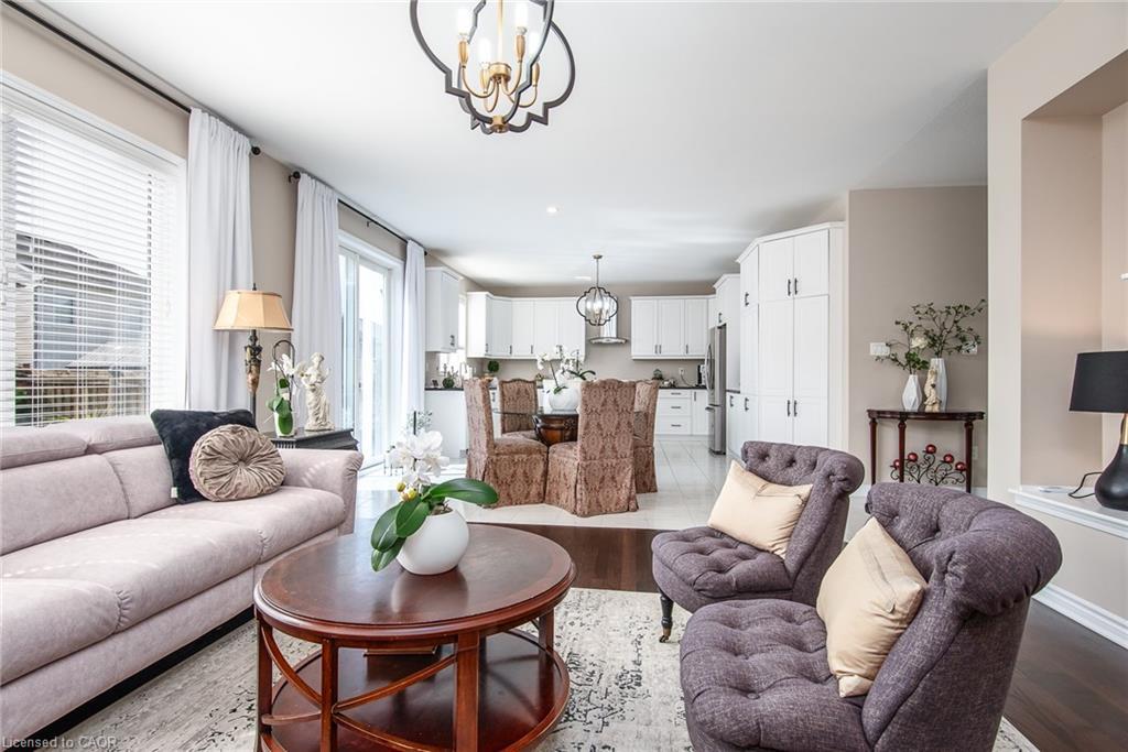 232 Shady Glen Crescent, Kitchener, ON - Indoor Photo Showing Living Room