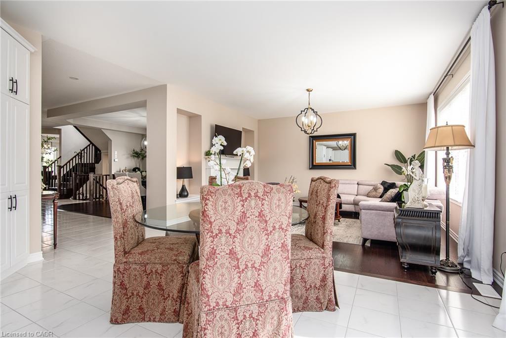 232 Shady Glen Crescent, Kitchener, ON - Indoor Photo Showing Living Room