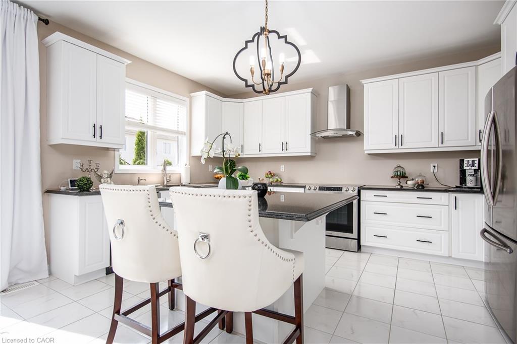 232 Shady Glen Crescent, Kitchener, ON - Indoor Photo Showing Kitchen