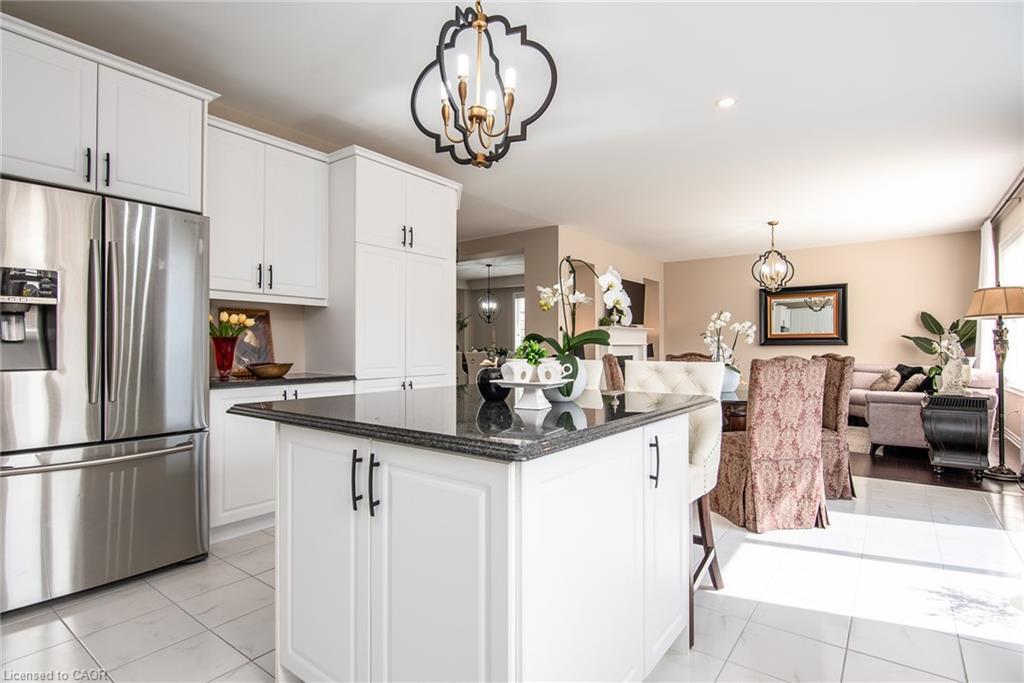 232 Shady Glen Crescent, Kitchener, ON - Indoor Photo Showing Kitchen With Stainless Steel Kitchen With Upgraded Kitchen