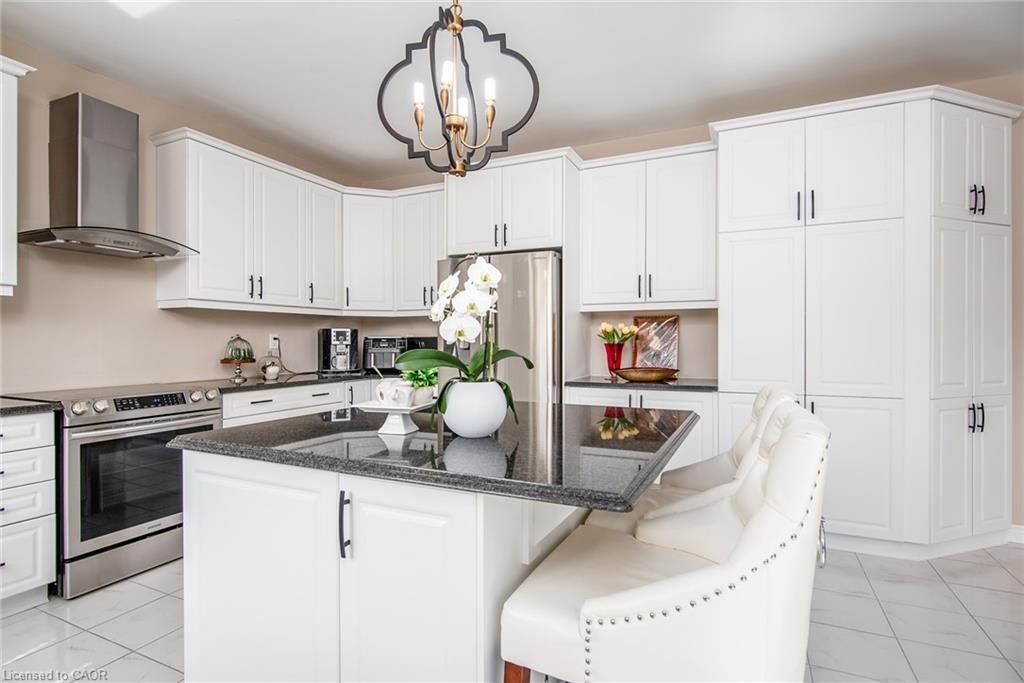 232 Shady Glen Crescent, Kitchener, ON - Indoor Photo Showing Kitchen
