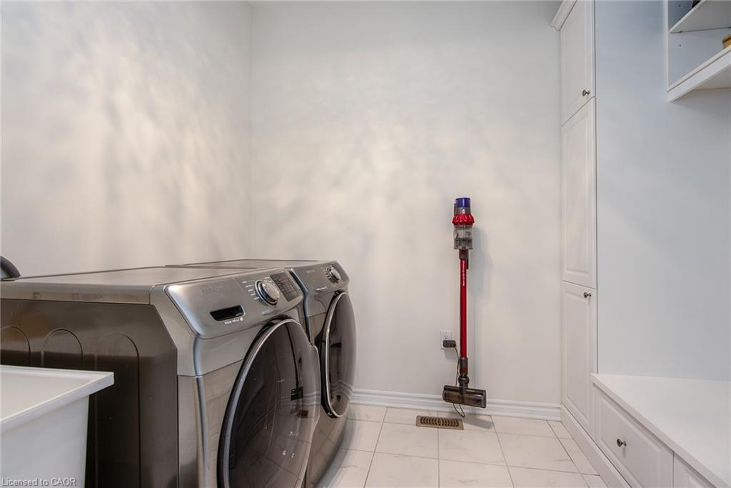 232 Shady Glen Crescent, Kitchener, ON - Indoor Photo Showing Laundry Room