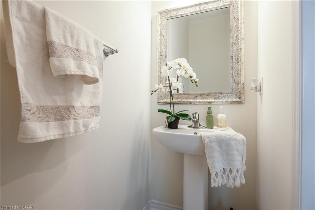 232 Shady Glen Crescent, Kitchener, ON - Indoor Photo Showing Bathroom