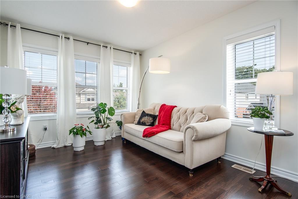 232 Shady Glen Crescent, Kitchener, ON - Indoor Photo Showing Living Room