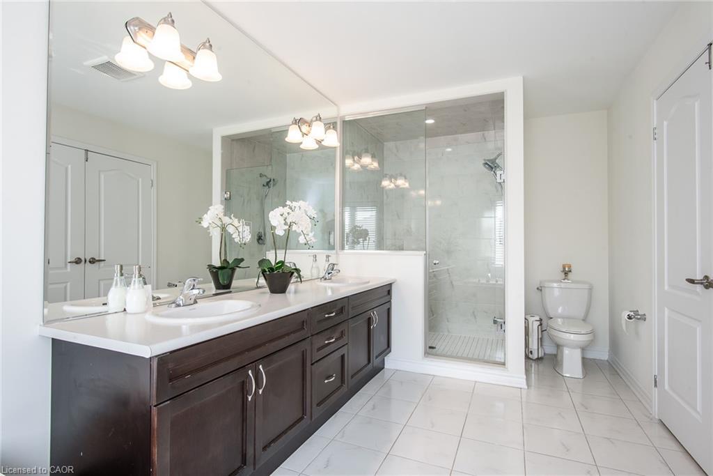 232 Shady Glen Crescent, Kitchener, ON - Indoor Photo Showing Bathroom