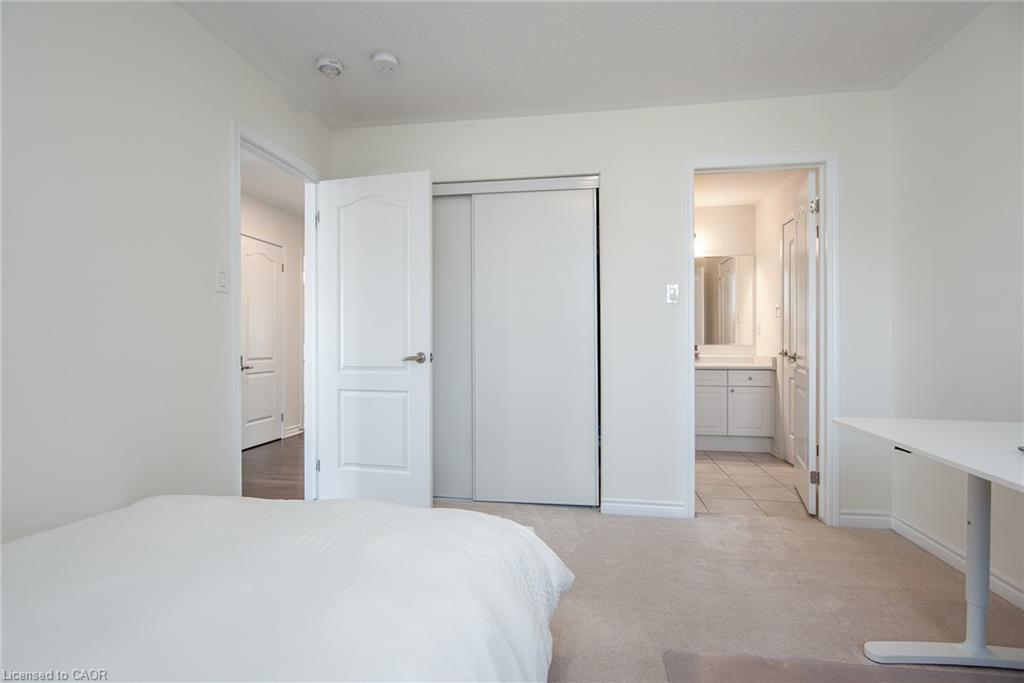 232 Shady Glen Crescent, Kitchener, ON - Indoor Photo Showing Bedroom