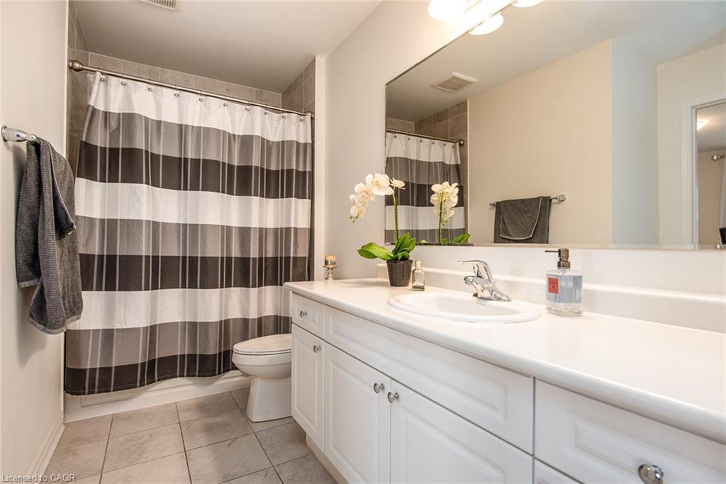 232 Shady Glen Crescent, Kitchener, ON - Indoor Photo Showing Bathroom