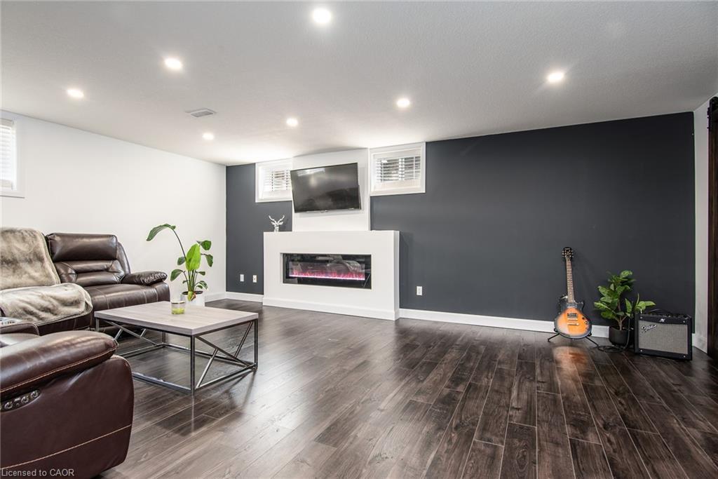 232 Shady Glen Crescent, Kitchener, ON - Indoor With Fireplace
