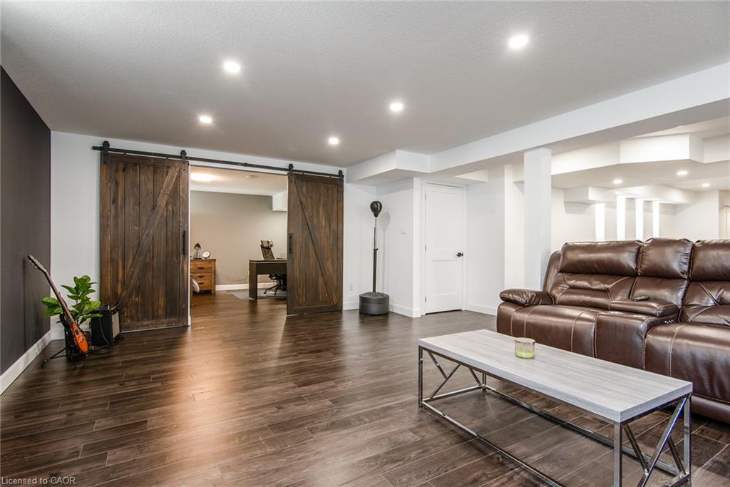 232 Shady Glen Crescent, Kitchener, ON - Indoor Photo Showing Living Room
