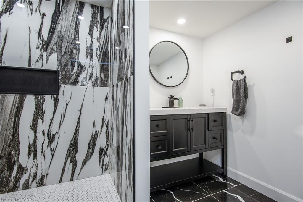 232 Shady Glen Crescent, Kitchener, ON - Indoor Photo Showing Bathroom
