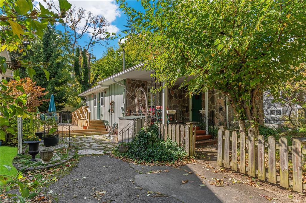 16 Wyckliffe Avenue, Niagara-On-The-Lake, ON - Outdoor