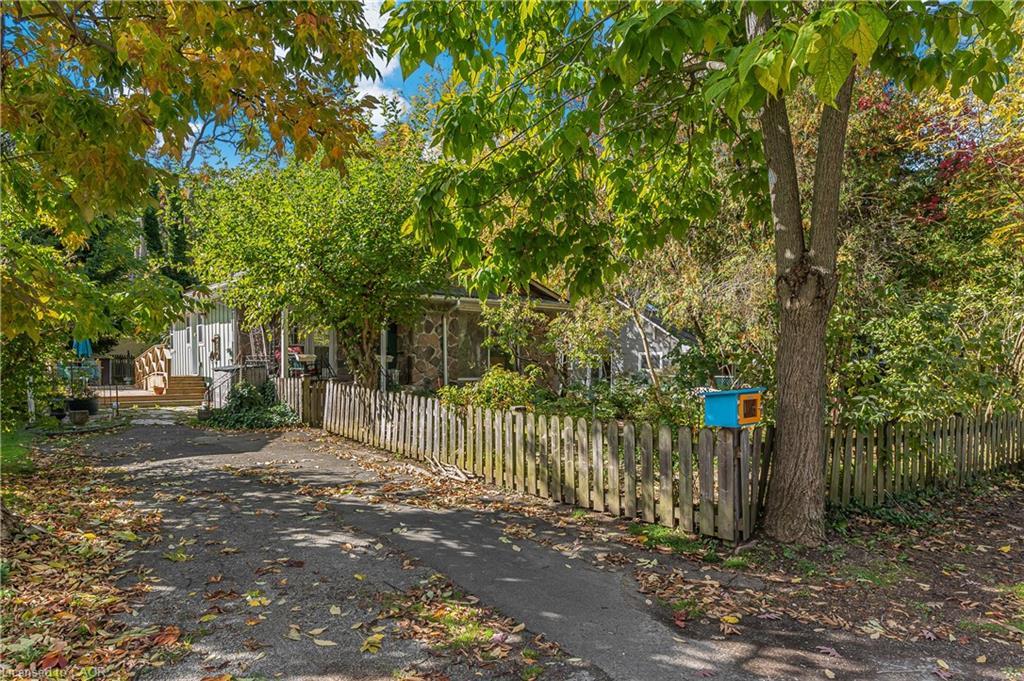 16 Wyckliffe Avenue, Niagara-On-The-Lake, ON - Outdoor