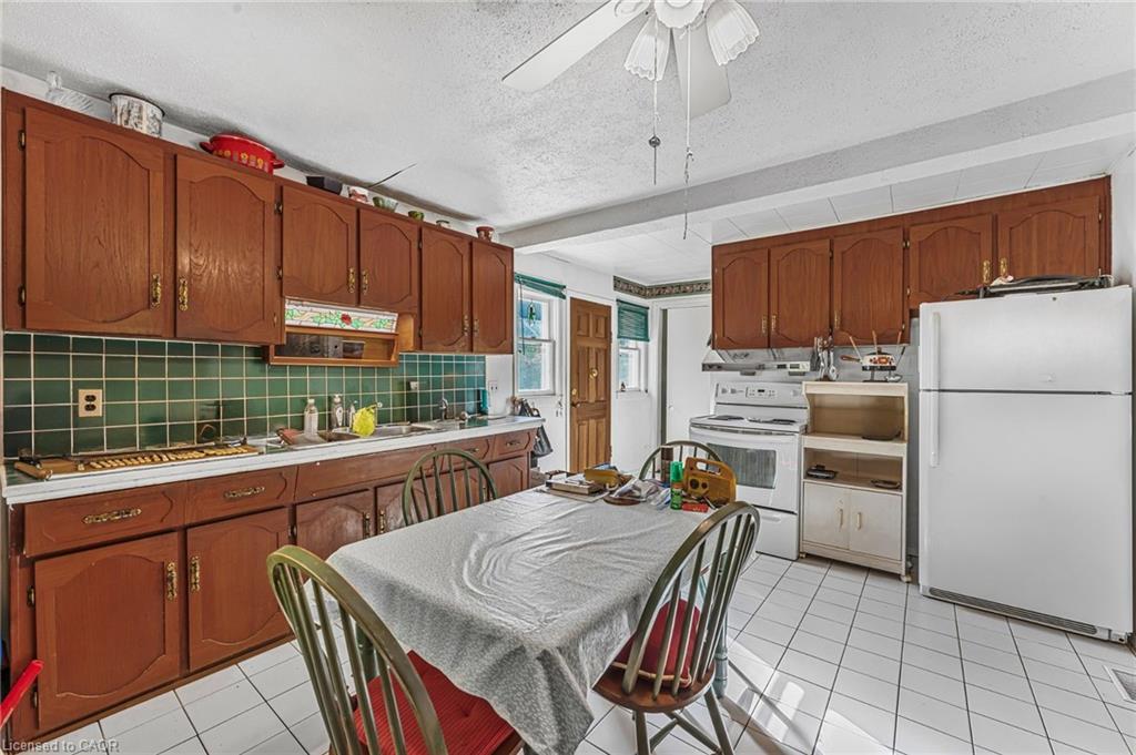 16 Wyckliffe Avenue, Niagara-On-The-Lake, ON - Indoor Photo Showing Kitchen