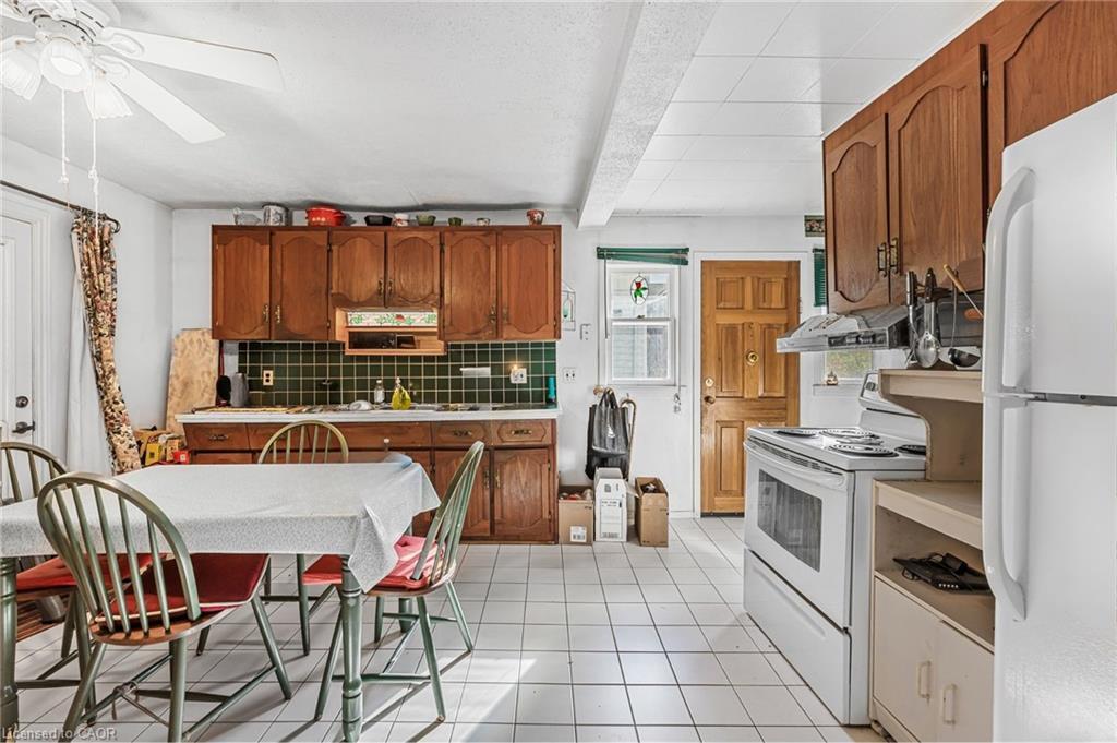 16 Wyckliffe Avenue, Niagara-On-The-Lake, ON - Indoor Photo Showing Kitchen