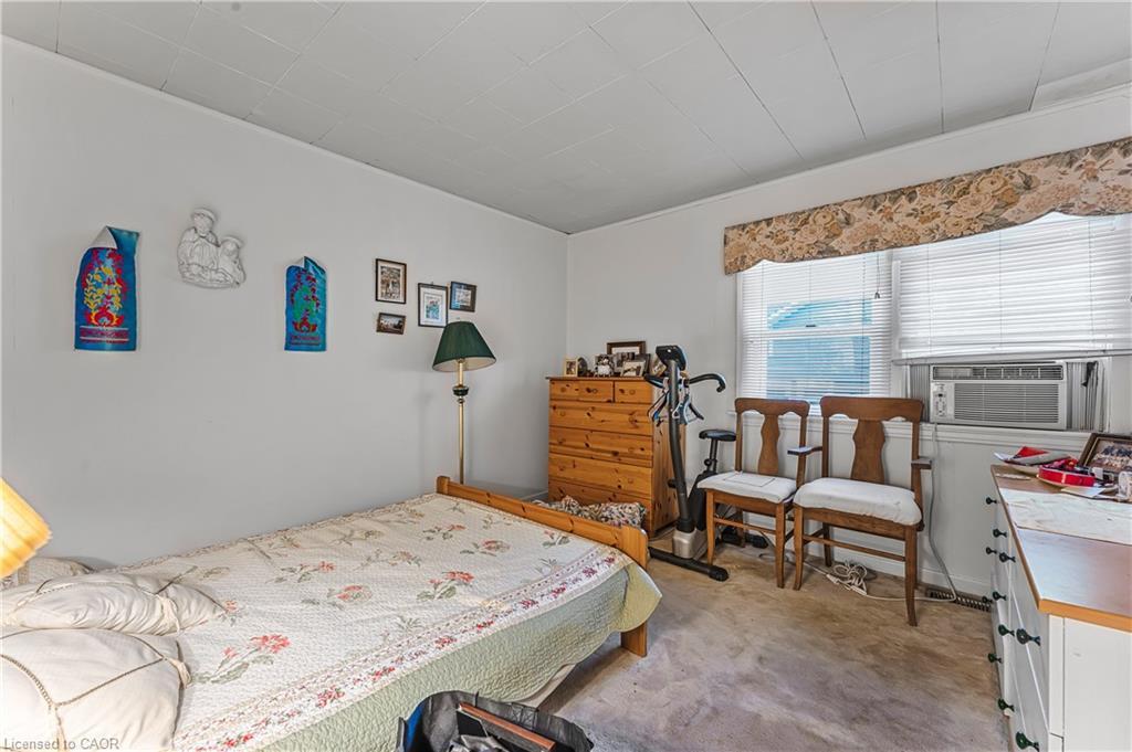 16 Wyckliffe Avenue, Niagara-On-The-Lake, ON - Indoor Photo Showing Bedroom