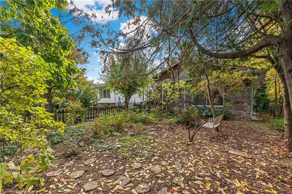 16 Wyckliffe Avenue, Niagara-On-The-Lake, ON - Outdoor