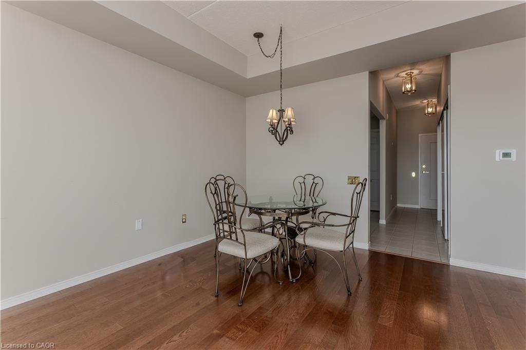 401-2075 Amherst Heights Drive, Burlington, ON - Indoor Photo Showing Dining Room