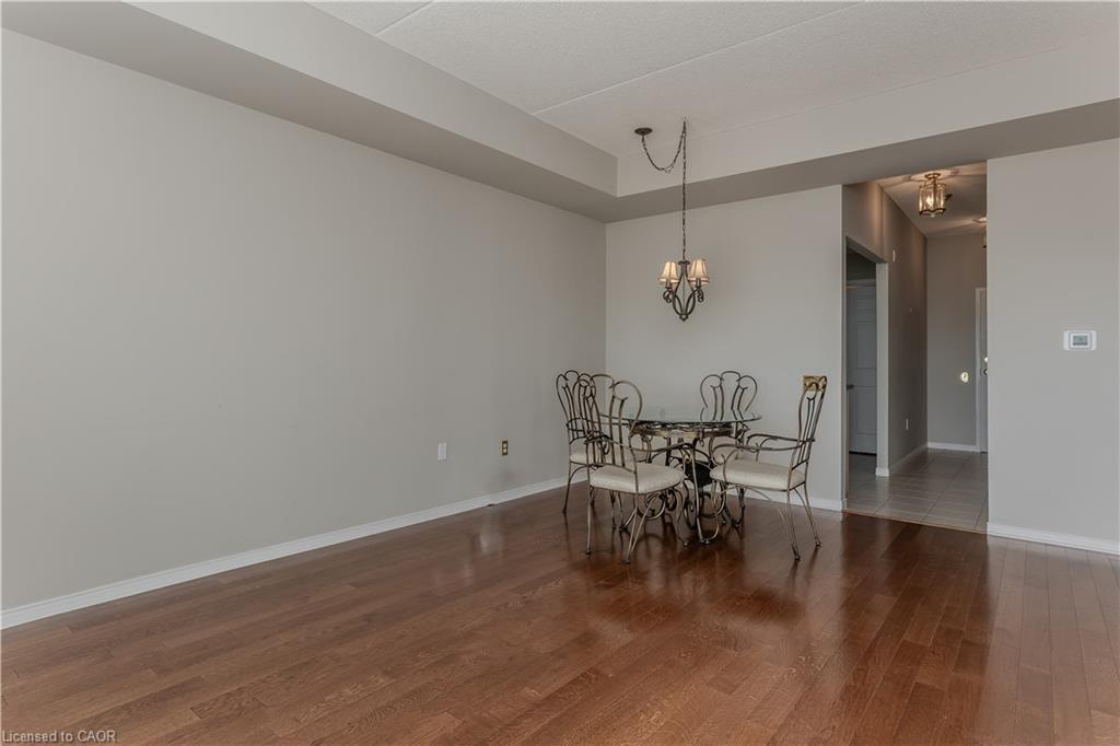 401-2075 Amherst Heights Drive, Burlington, ON - Indoor Photo Showing Dining Room