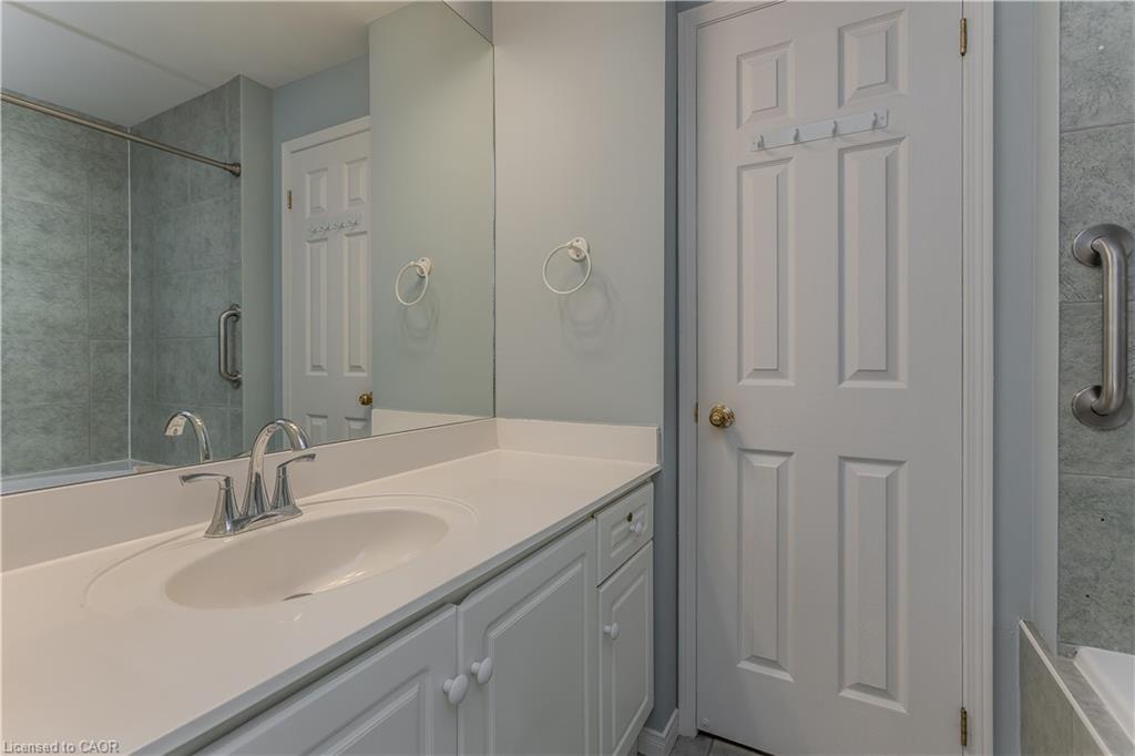 401-2075 Amherst Heights Drive, Burlington, ON - Indoor Photo Showing Bathroom