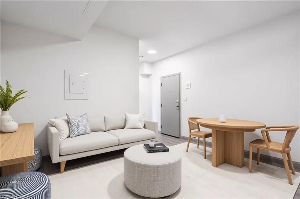 1B-36 Grant Avenue, Hamilton, ON - Indoor Photo Showing Living Room
