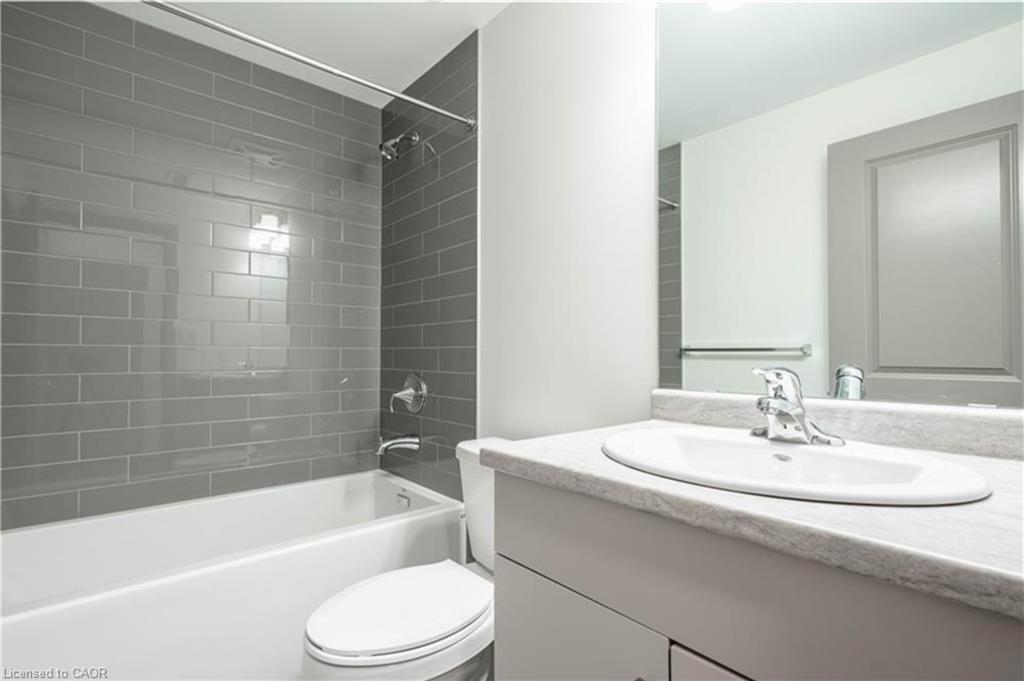 1B-36 Grant Avenue, Hamilton, ON - Indoor Photo Showing Bathroom