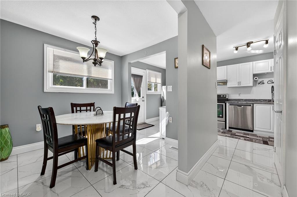 F8-500 Stone Church Road W, Hamilton, ON - Indoor Photo Showing Dining Room
