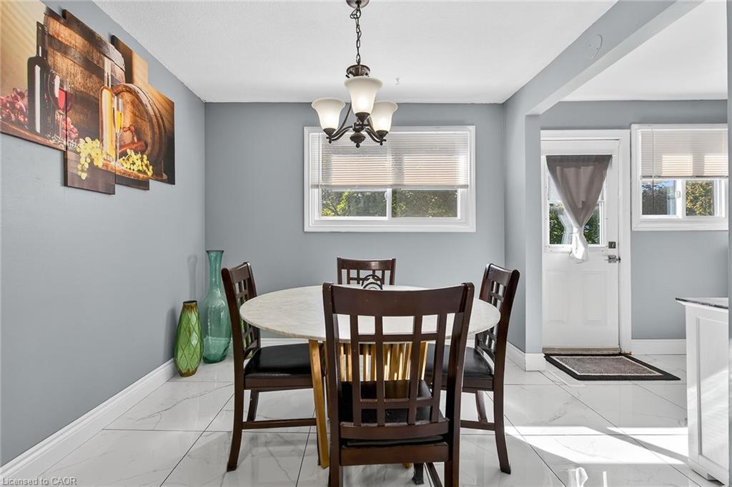 F8-500 Stone Church Road W, Hamilton, ON - Indoor Photo Showing Dining Room