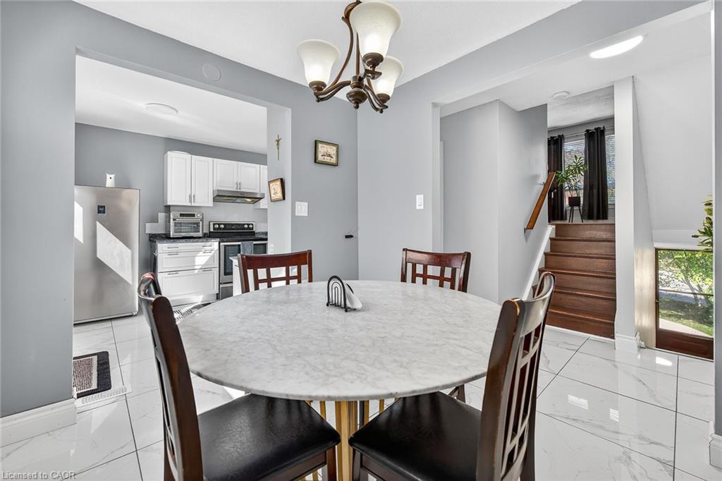 F8-500 Stone Church Road W, Hamilton, ON - Indoor Photo Showing Dining Room