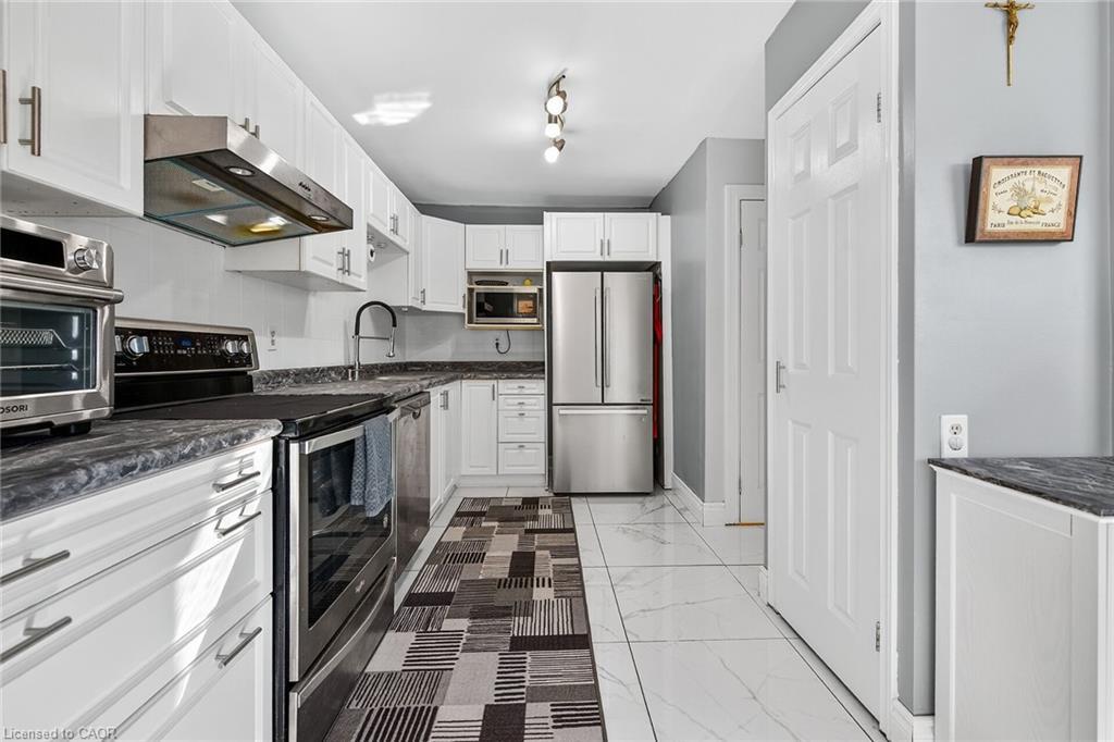 F8-500 Stone Church Road W, Hamilton, ON - Indoor Photo Showing Kitchen