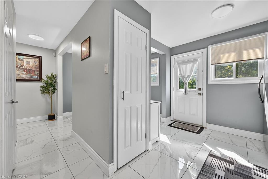 F8-500 Stone Church Road W, Hamilton, ON - Indoor Photo Showing Other Room