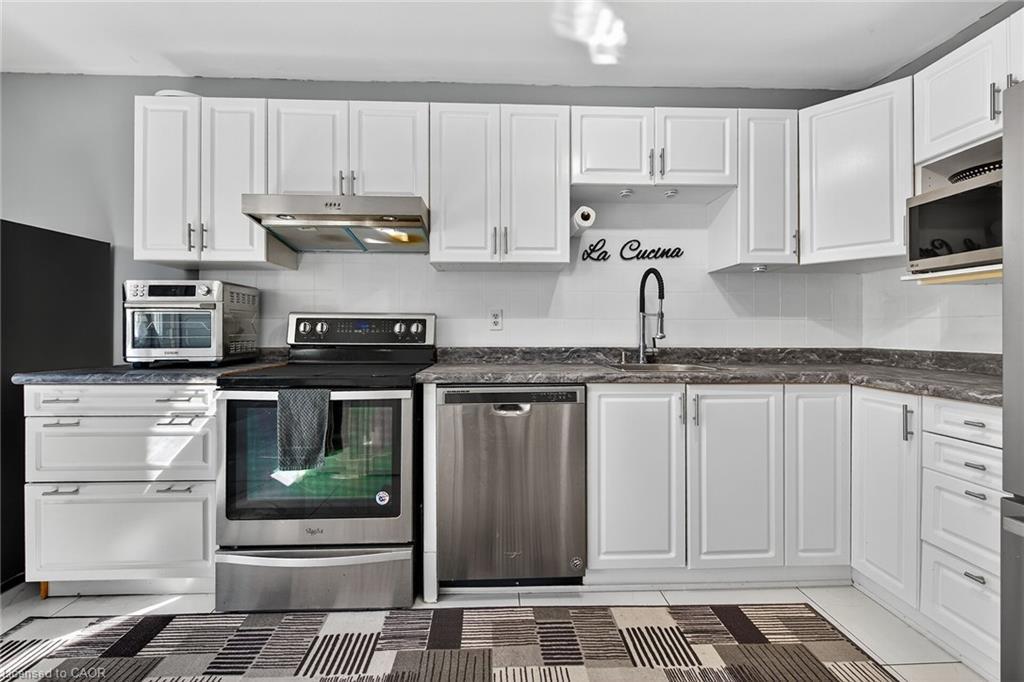 F8-500 Stone Church Road W, Hamilton, ON - Indoor Photo Showing Kitchen With Upgraded Kitchen