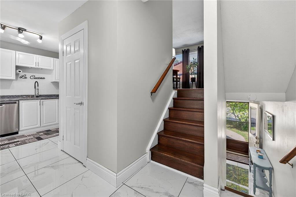 F8-500 Stone Church Road W, Hamilton, ON - Indoor