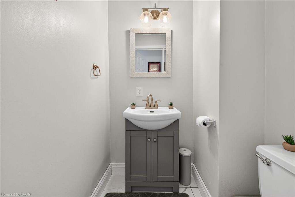 F8-500 Stone Church Road W, Hamilton, ON - Indoor Photo Showing Bathroom