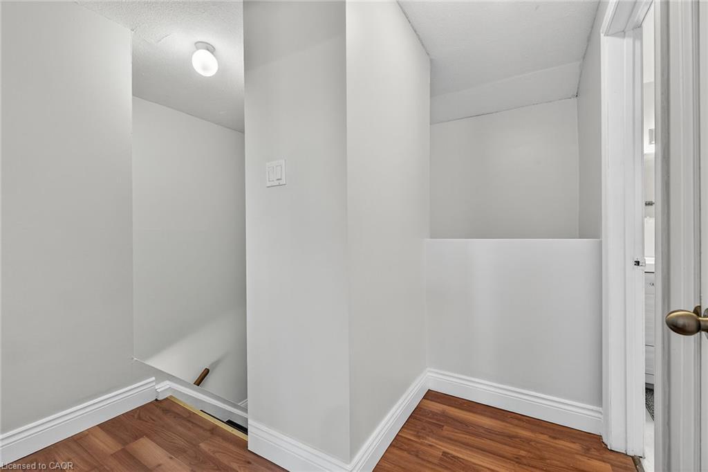 F8-500 Stone Church Road W, Hamilton, ON - Indoor Photo Showing Other Room